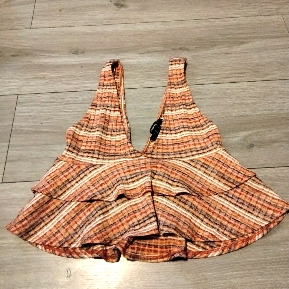 Low v-neck top